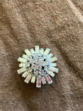 Crystal Burst Women's Brooch - Clear Rhinestone Fashion Pin